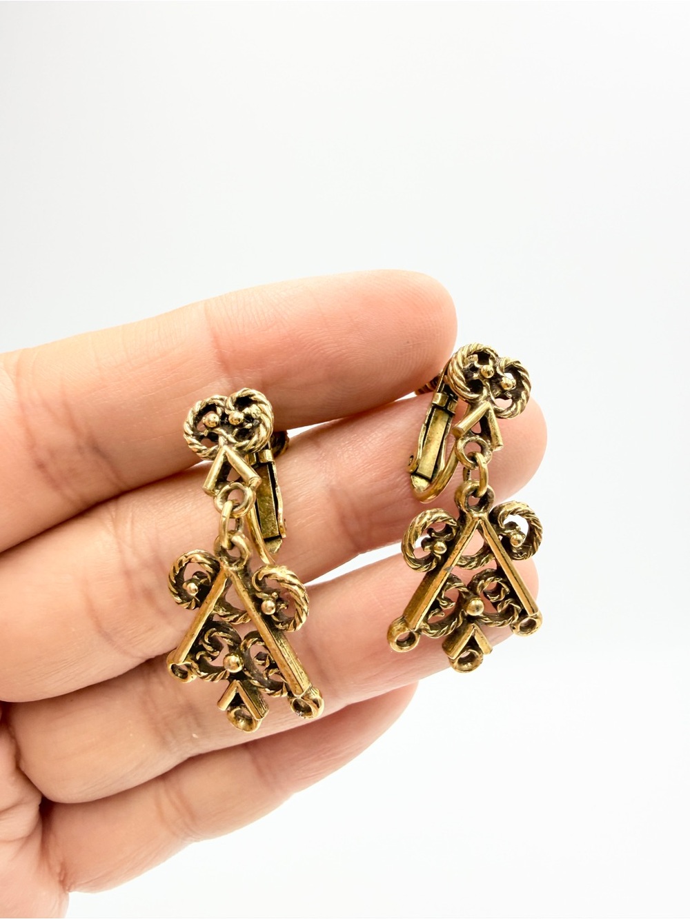 Vintage Gold Tone Filigree Screw Back Dangle Earrings